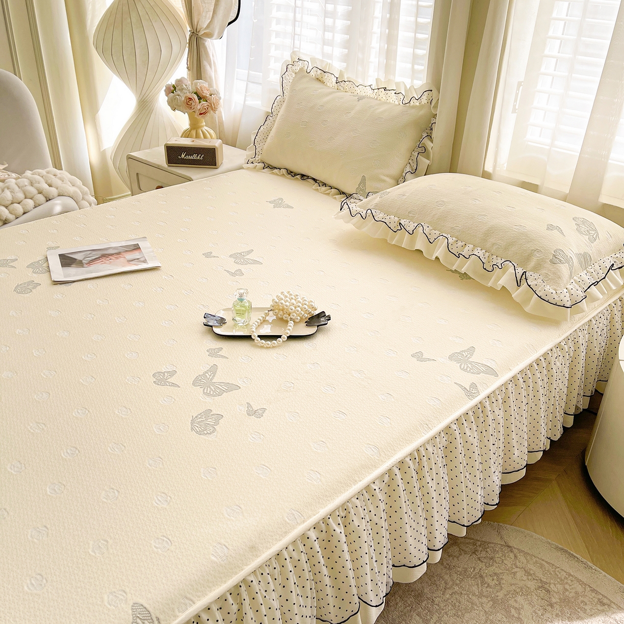 91家纺网 家纺一手货源 找家纺 眠势力 2026新款冰豆豆床裙款床笠夏天冰凉豆豆空调席子带花边床裙床笠二合一 蝶梦玫瑰-雾米