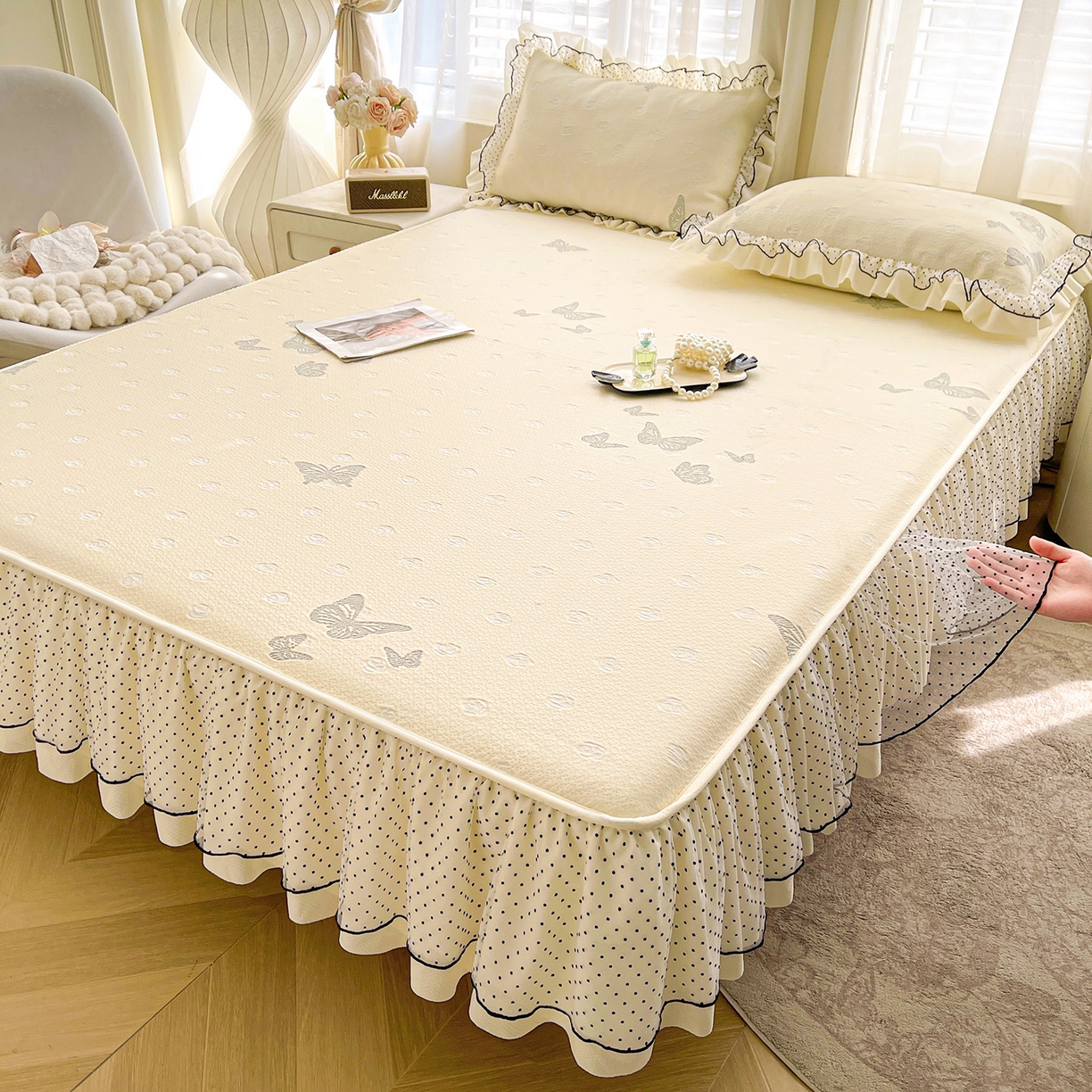 91家纺网 家纺一手货源 找家纺 眠势力 2026新款冰豆豆床裙款床笠夏天冰凉豆豆空调席子带花边床裙床笠二合一 蝶梦玫瑰-雾米