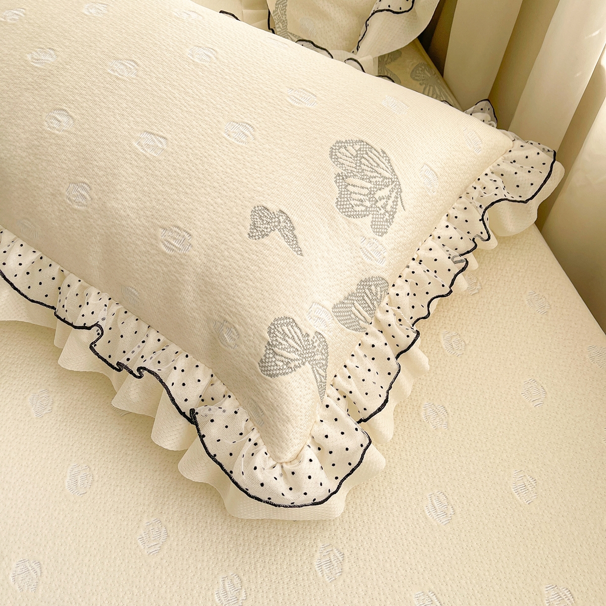 91家纺网 家纺一手货源 找家纺 眠势力 2026新款冰豆豆床裙款床笠夏天冰凉豆豆空调席子带花边床裙床笠二合一 蝶梦玫瑰-雾米