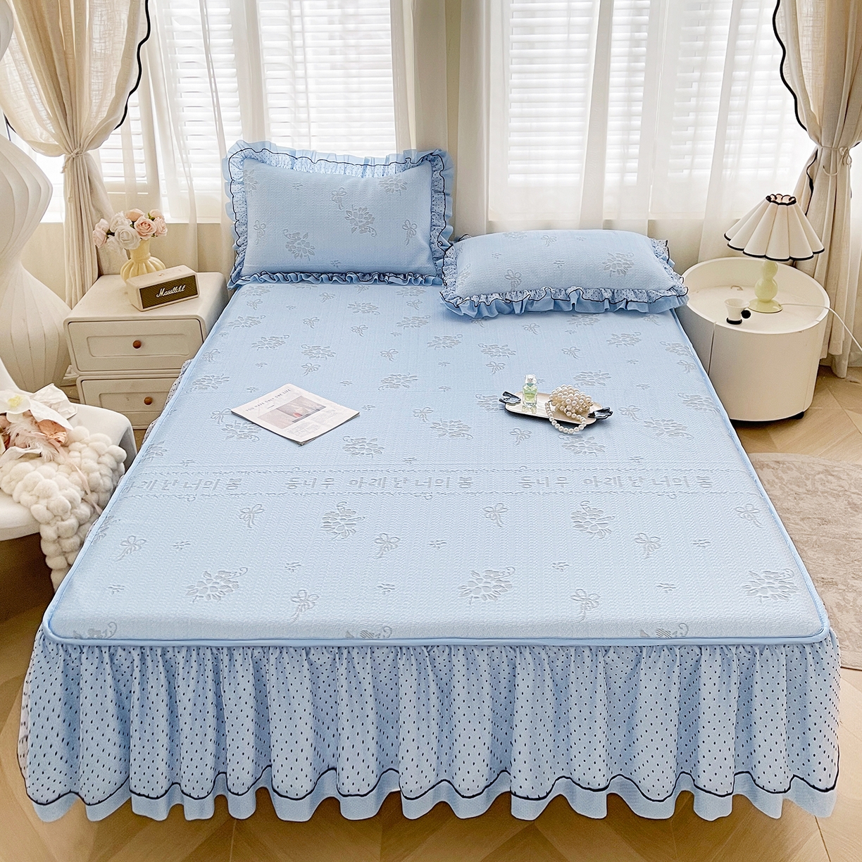 91家纺网 家纺一手货源 找家纺 眠势力 2026新款冰豆豆床裙款床笠夏天冰凉豆豆空调席子带花边床裙床笠二合一 韩系小花-冰蓝