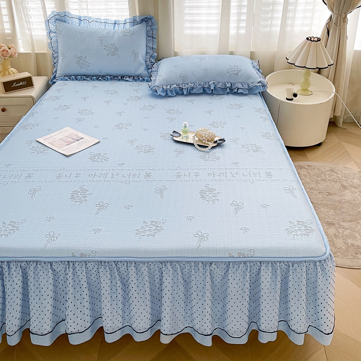 91家纺网 家纺一手货源 找家纺 眠势力 2026新款冰豆豆床裙款床笠夏天冰凉豆豆空调席子带花边床裙床笠二合一 韩系小花-冰蓝