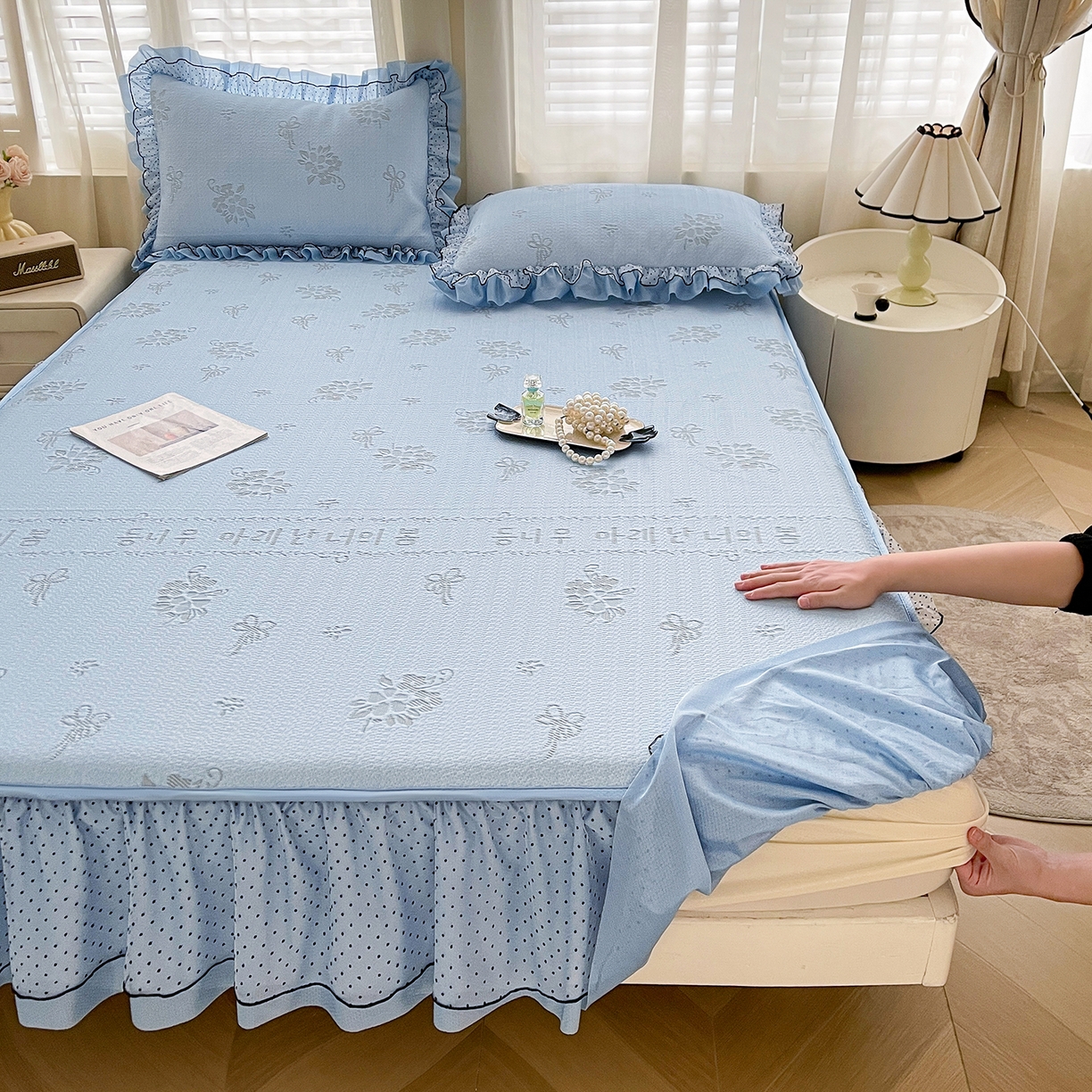91家纺网 家纺一手货源 找家纺 眠势力 2026新款冰豆豆床裙款床笠夏天冰凉豆豆空调席子带花边床裙床笠二合一 韩系小花-冰蓝