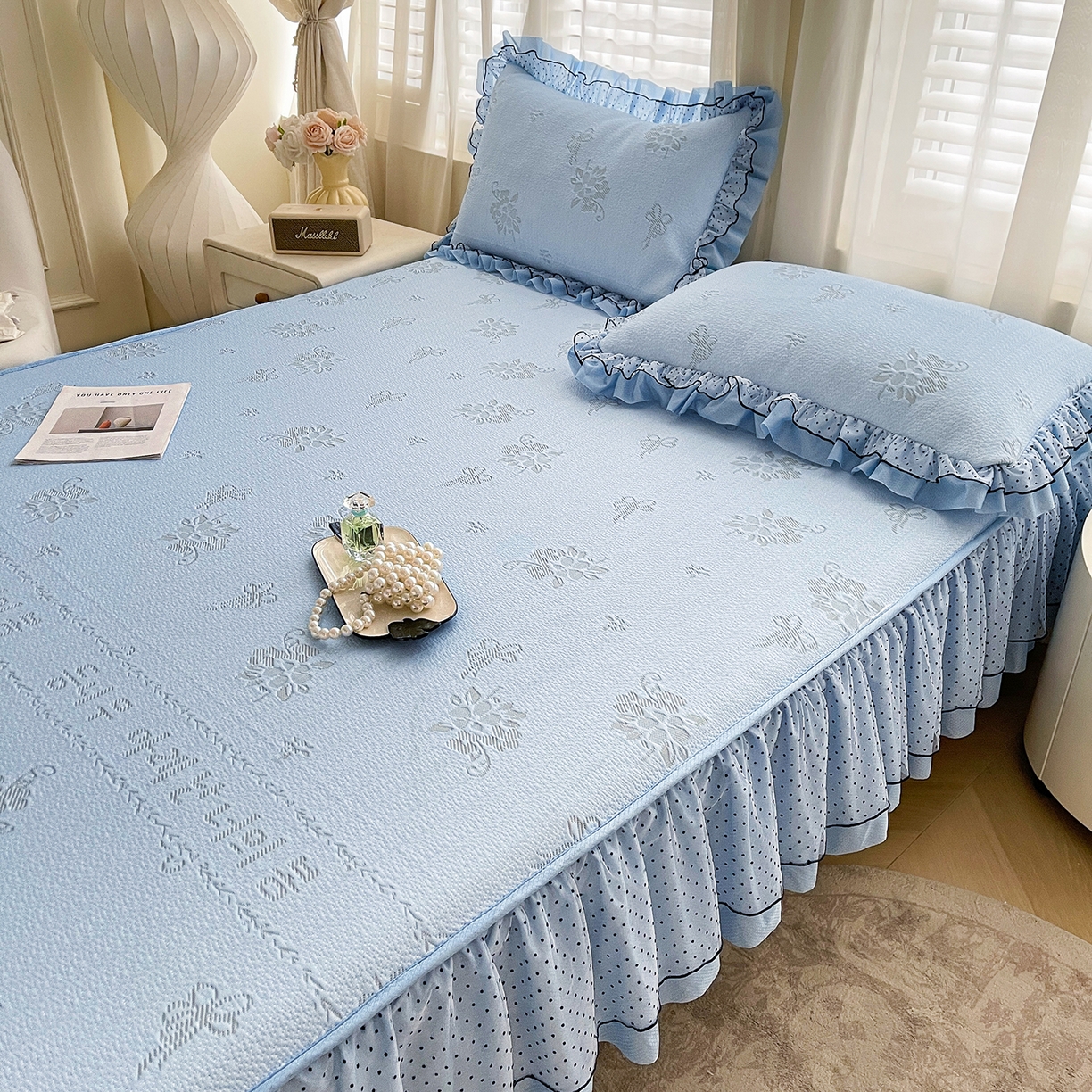 91家纺网 家纺一手货源 找家纺 眠势力 2026新款冰豆豆床裙款床笠夏天冰凉豆豆空调席子带花边床裙床笠二合一 韩系小花-冰蓝