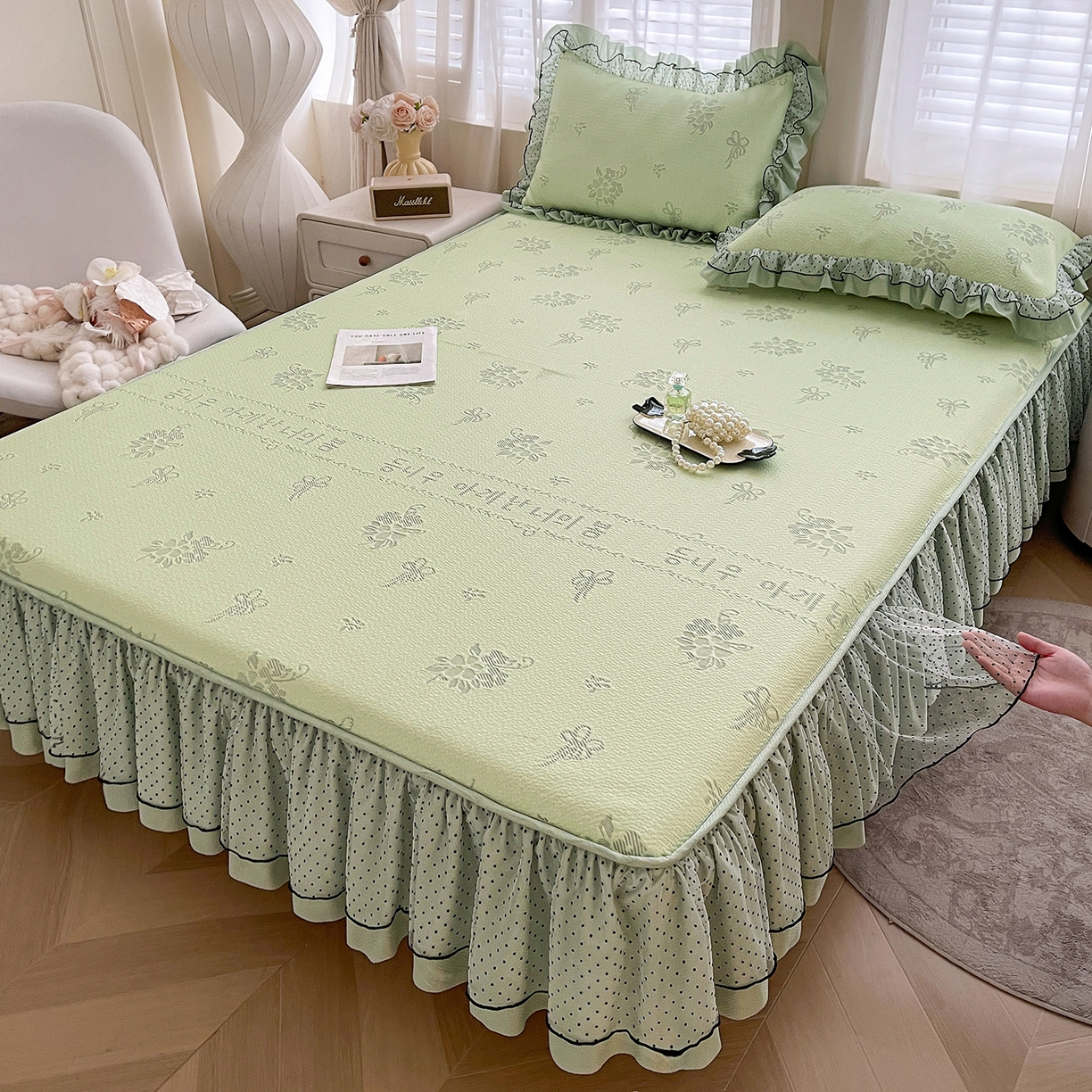 91家纺网 家纺一手货源 找家纺 眠势力 2026新款冰豆豆床裙款床笠夏天冰凉豆豆空调席子带花边床裙床笠二合一 韩系小花-清绿