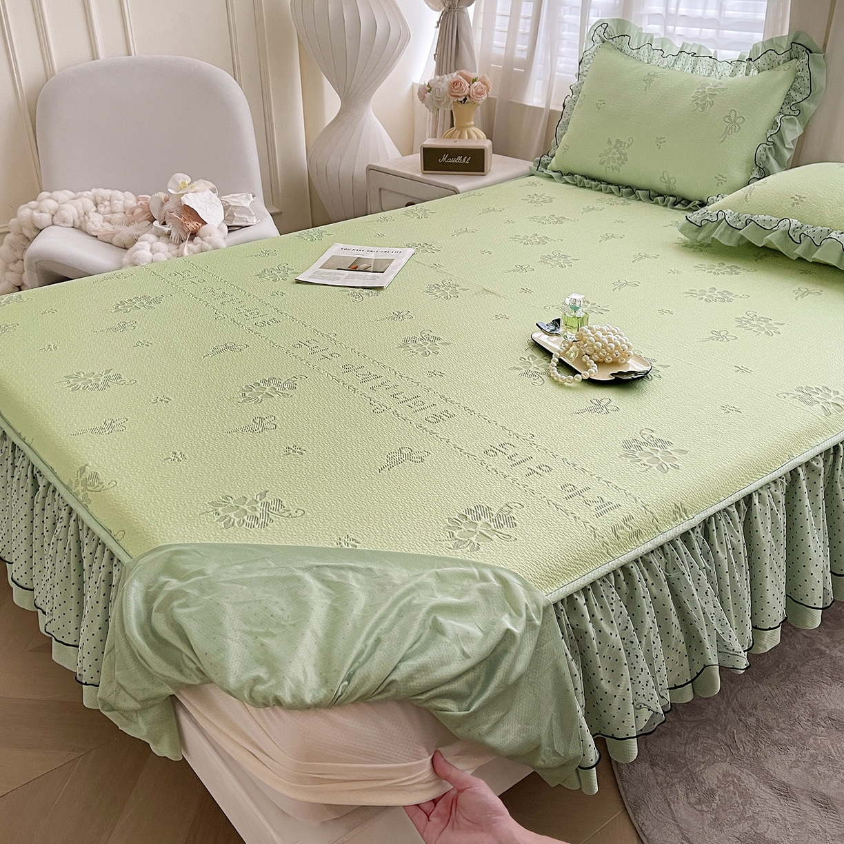 91家纺网 家纺一手货源 找家纺 眠势力 2026新款冰豆豆床裙款床笠夏天冰凉豆豆空调席子带花边床裙床笠二合一 韩系小花-清绿