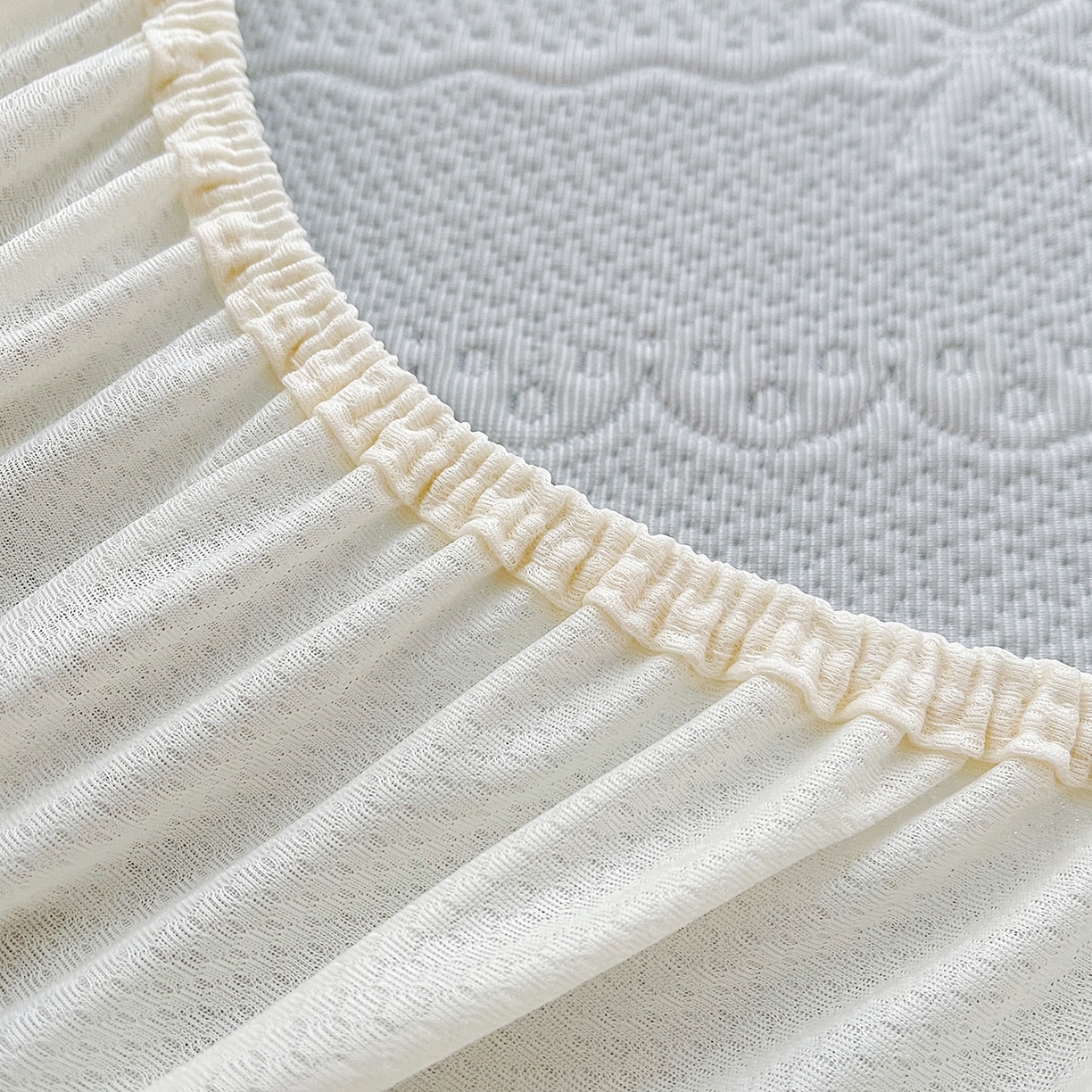 91家纺网 家纺一手货源 找家纺 眠势力 2026新款冰豆豆床裙款床笠夏天冰凉豆豆空调席子带花边床裙床笠二合一 甜梦-冰蓝