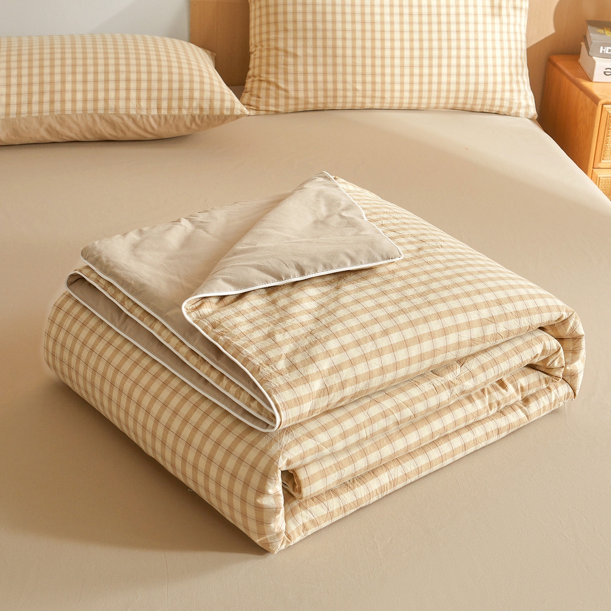 91家纺网 家纺一手货源 找家纺 金喜 2026新款A类全棉色织新疆棉夏被四件套 朵拉咖