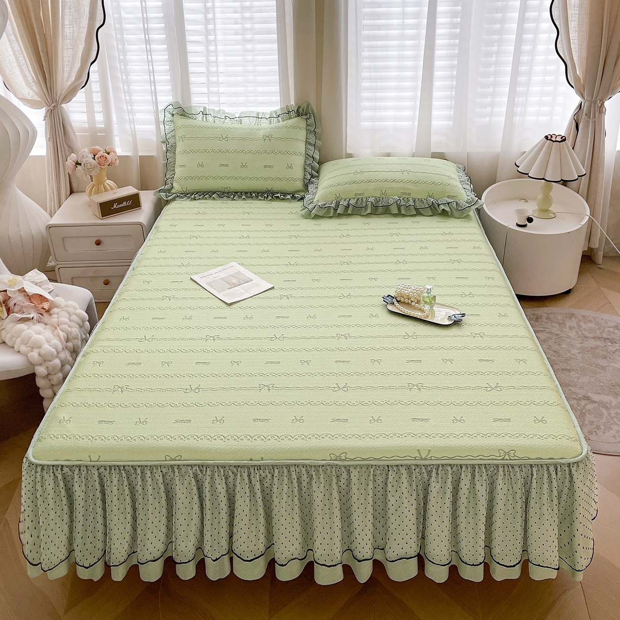 91家纺网 家纺一手货源 找家纺 眠势力 2026新款冰豆豆床裙款床笠夏天冰凉豆豆空调席子带花边床裙床笠二合一 甜梦-清绿