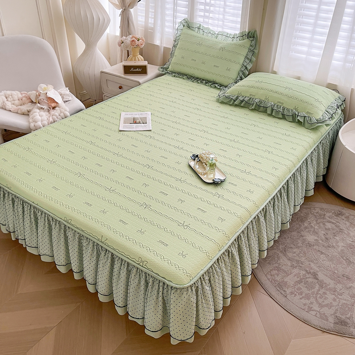 91家纺网 家纺一手货源 找家纺 眠势力 2026新款冰豆豆床裙款床笠夏天冰凉豆豆空调席子带花边床裙床笠二合一 甜梦-清绿