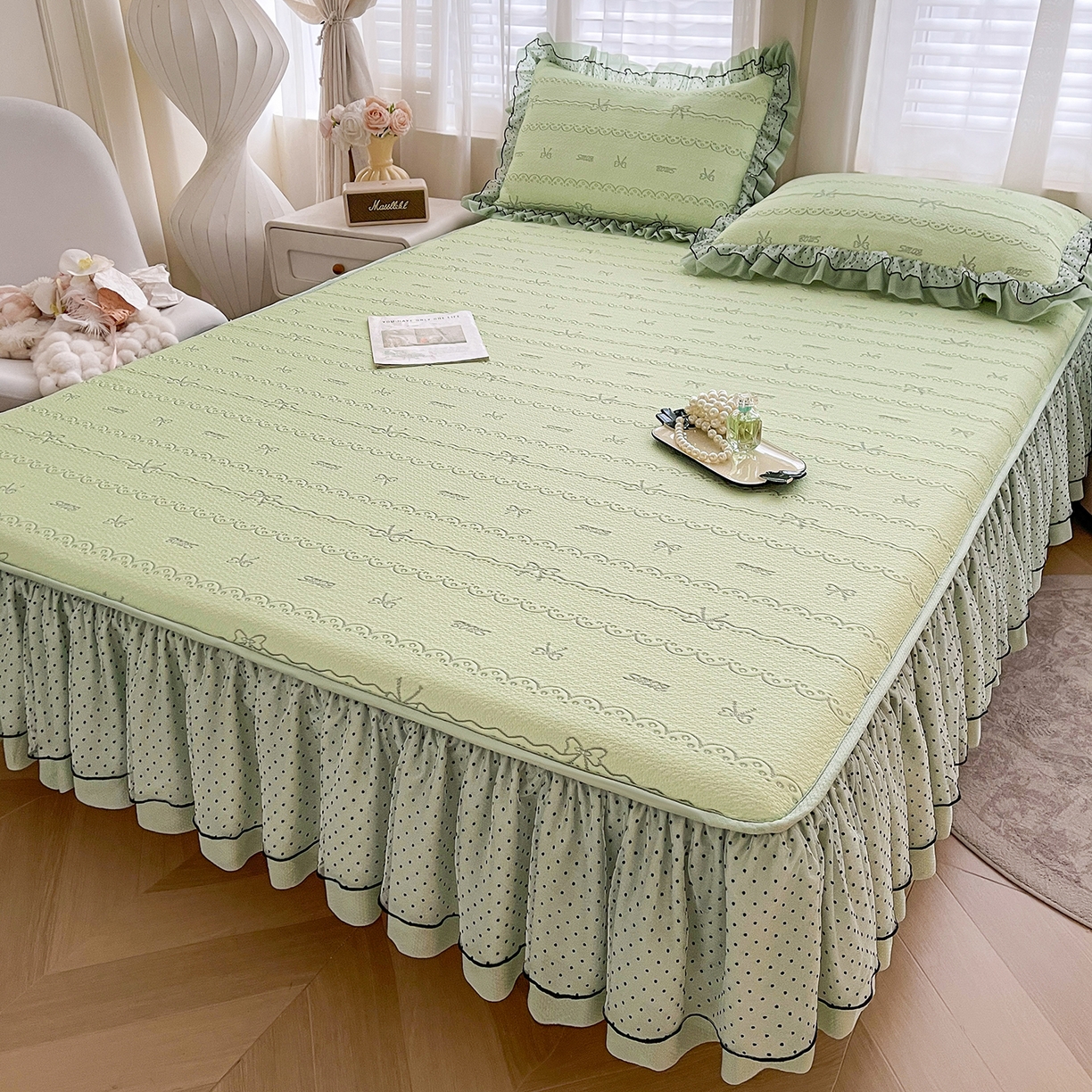 91家纺网 家纺一手货源 找家纺 眠势力 2026新款冰豆豆床裙款床笠夏天冰凉豆豆空调席子带花边床裙床笠二合一 甜梦-清绿