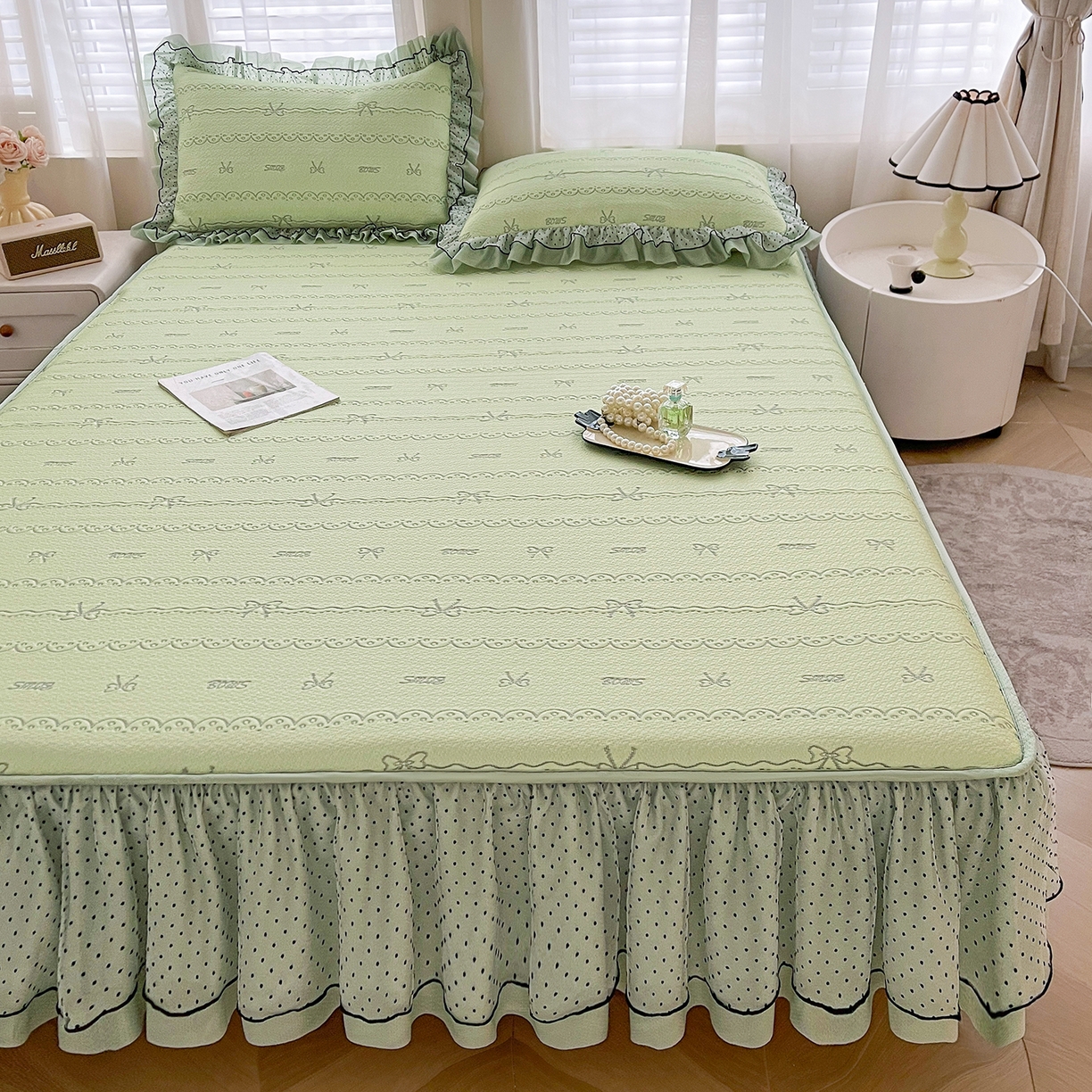 91家纺网 家纺一手货源 找家纺 眠势力 2026新款冰豆豆床裙款床笠夏天冰凉豆豆空调席子带花边床裙床笠二合一 甜梦-清绿