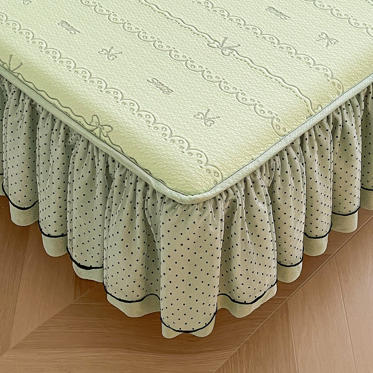 91家纺网 家纺一手货源 找家纺 眠势力 2026新款冰豆豆床裙款床笠夏天冰凉豆豆空调席子带花边床裙床笠二合一 甜梦-清绿