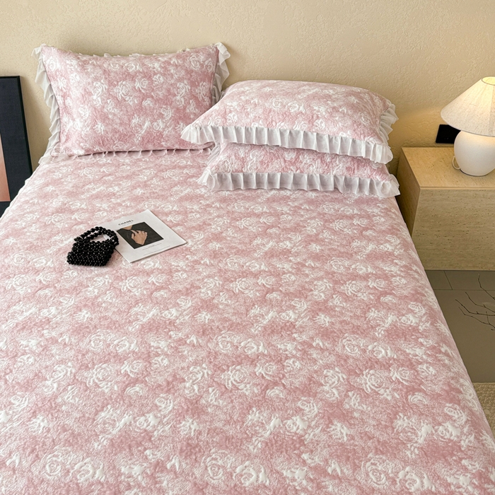 91家纺网 家纺一手货源 找家纺 （总）懒猫家纺 2026新款凉感提花床裙款凉席洛可可系列