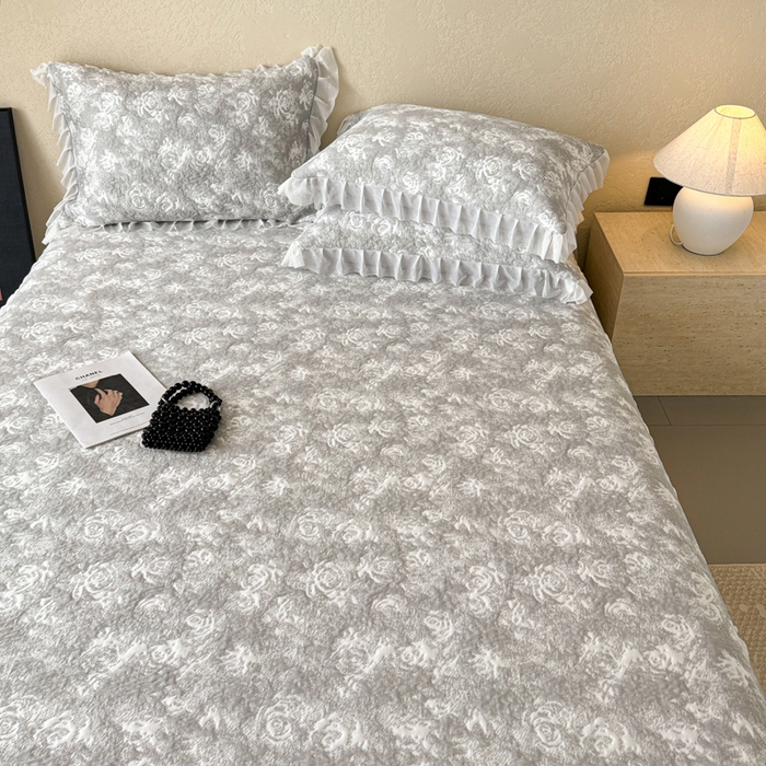 91家纺网 家纺一手货源 找家纺 懒猫家纺 2026新款凉感提花床裙款凉席洛可可系列 洛可可-灰