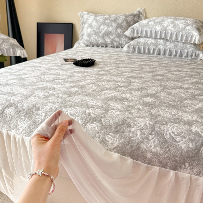 91家纺网 家纺一手货源 找家纺 懒猫家纺 2026新款凉感提花床裙款凉席洛可可系列 洛可可-灰