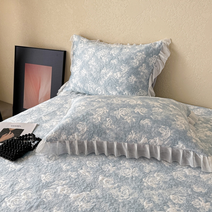 91家纺网 家纺一手货源 找家纺 懒猫家纺 2026新款凉感提花床裙款凉席洛可可系列 洛可可-蓝