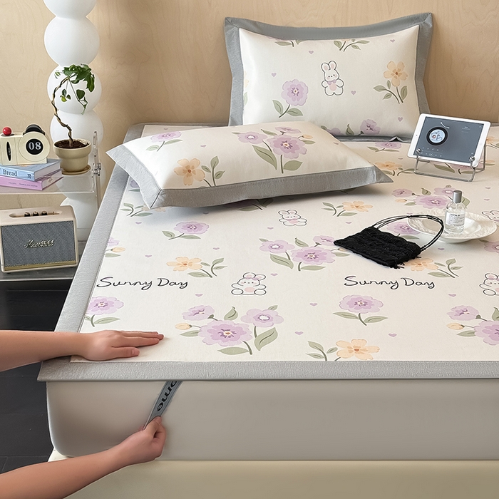 91家纺网 家纺一手货源 找家纺 懒猫家纺 2026新款高精密冰丝抗菌防螨床席床笠凉席 春日小兔床席