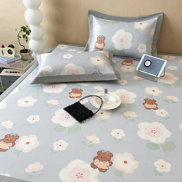 91家纺网 家纺一手货源 找家纺 懒猫家纺 2026新款高精密冰丝抗菌防螨床席床笠凉席 花间小熊床席