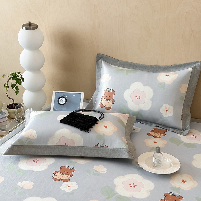 91家纺网 家纺一手货源 找家纺 懒猫家纺 2026新款高精密冰丝抗菌防螨床席床笠凉席 花间小熊床席