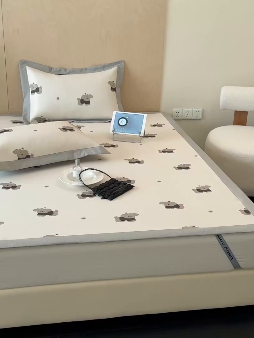 91家纺网 家纺一手货源 找家纺 懒猫家纺 2026新款高精密冰丝抗菌防螨床席床笠凉席 快乐小狗床席