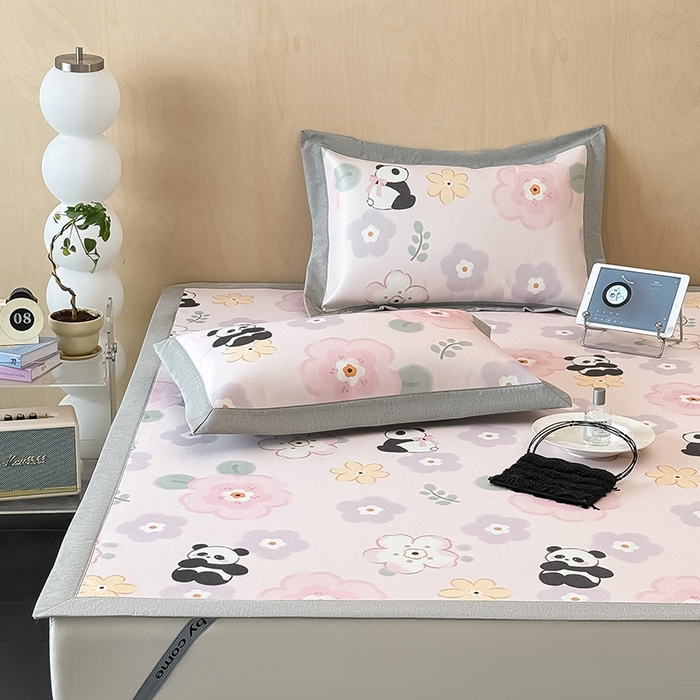 91家纺网 家纺一手货源 找家纺 懒猫家纺 2026新款高精密冰丝抗菌防螨床席床笠凉席 快乐熊猫床席