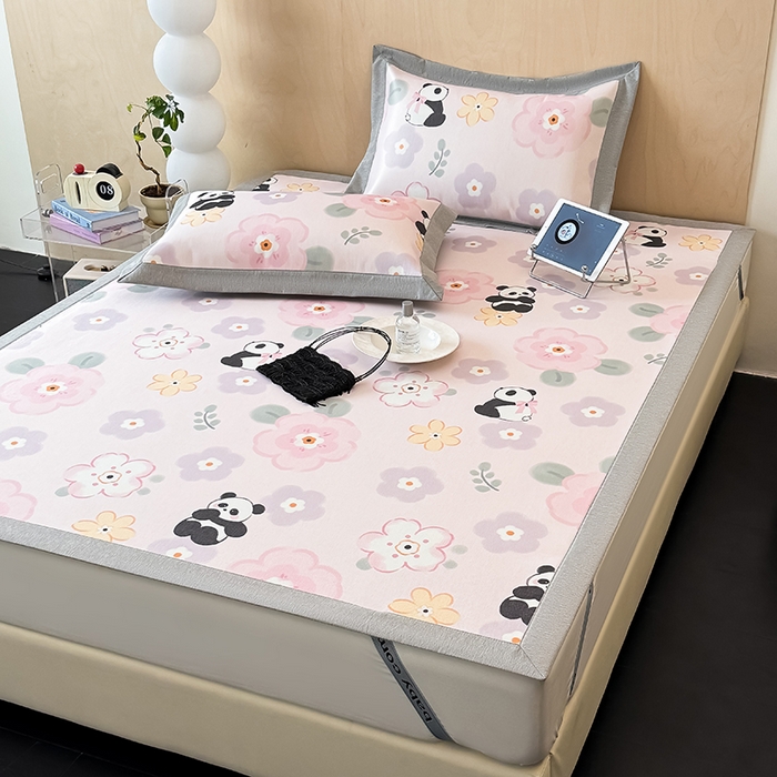 91家纺网 家纺一手货源 找家纺 懒猫家纺 2026新款高精密冰丝抗菌防螨床席床笠凉席 快乐熊猫床席