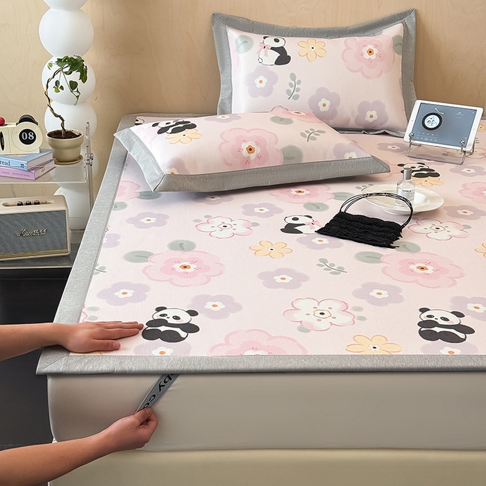 91家纺网 家纺一手货源 找家纺 懒猫家纺 2026新款高精密冰丝抗菌防螨床席床笠凉席 快乐熊猫床席