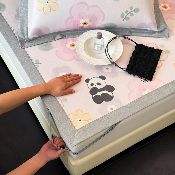 91家纺网 家纺一手货源 找家纺 懒猫家纺 2026新款高精密冰丝抗菌防螨床席床笠凉席 快乐熊猫床席