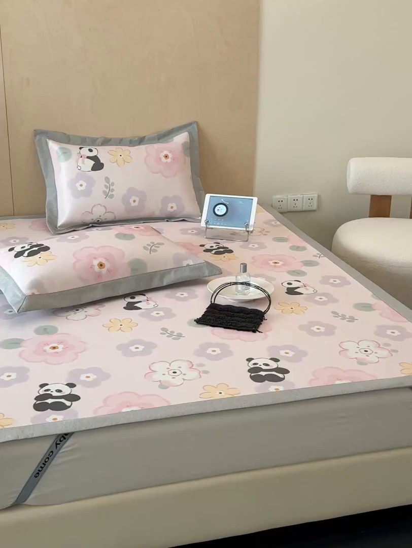91家纺网 家纺一手货源 找家纺 懒猫家纺 2026新款高精密冰丝抗菌防螨床席床笠凉席 快乐熊猫床席