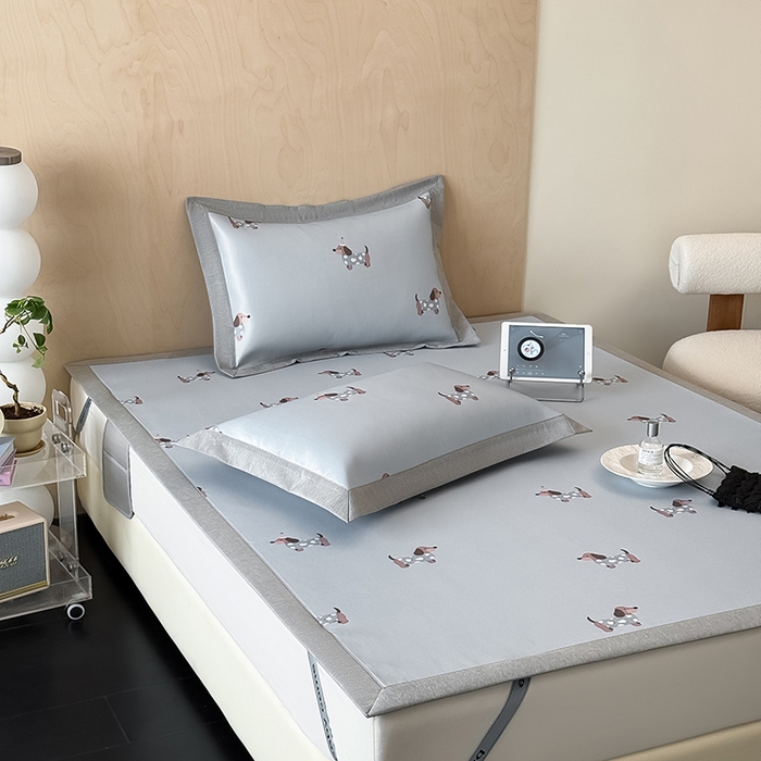 91家纺网 家纺一手货源 找家纺 懒猫家纺 2026新款高精密冰丝抗菌防螨床席床笠凉席 蓝色小狗床席