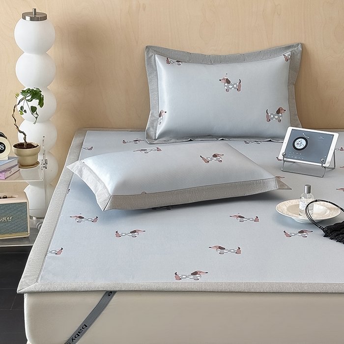 91家纺网 家纺一手货源 找家纺 懒猫家纺 2026新款高精密冰丝抗菌防螨床席床笠凉席 蓝色小狗床席