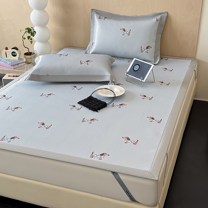 91家纺网 家纺一手货源 找家纺 懒猫家纺 2026新款高精密冰丝抗菌防螨床席床笠凉席 蓝色小狗床席