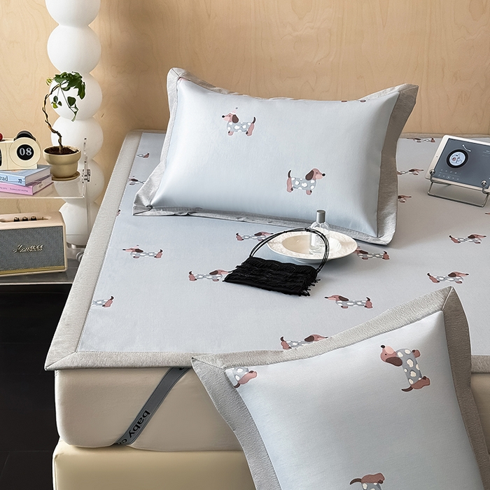 91家纺网 家纺一手货源 找家纺 懒猫家纺 2026新款高精密冰丝抗菌防螨床席床笠凉席 蓝色小狗床席