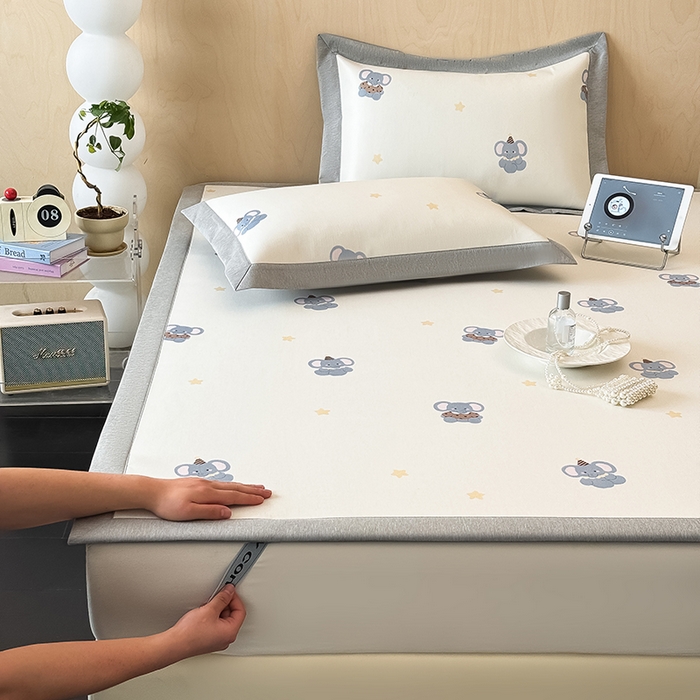 91家纺网 家纺一手货源 找家纺 懒猫家纺 2026新款高精密冰丝抗菌防螨床席床笠凉席 蓝色小象床席