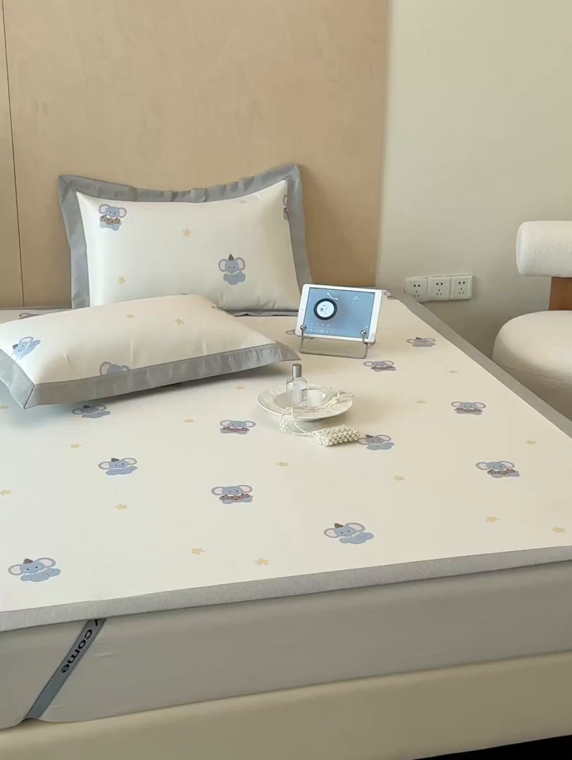 91家纺网 家纺一手货源 找家纺 懒猫家纺 2026新款高精密冰丝抗菌防螨床席床笠凉席 蓝色小象床席