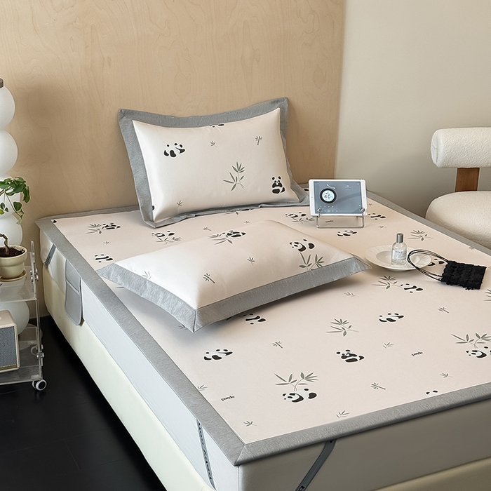 91家纺网 家纺一手货源 找家纺 懒猫家纺 2026新款高精密冰丝抗菌防螨床席床笠凉席 熊猫乐园-白床席