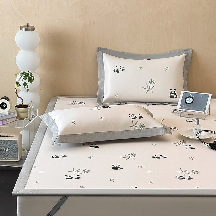 91家纺网 家纺一手货源 找家纺 懒猫家纺 2026新款高精密冰丝抗菌防螨床席床笠凉席 熊猫乐园-白床席