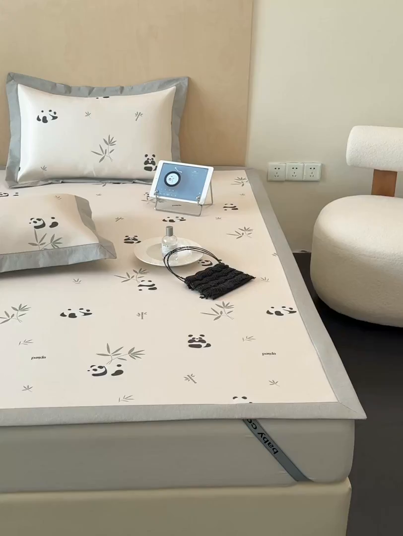 91家纺网 家纺一手货源 找家纺 懒猫家纺 2026新款高精密冰丝抗菌防螨床席床笠凉席 熊猫乐园-白床席