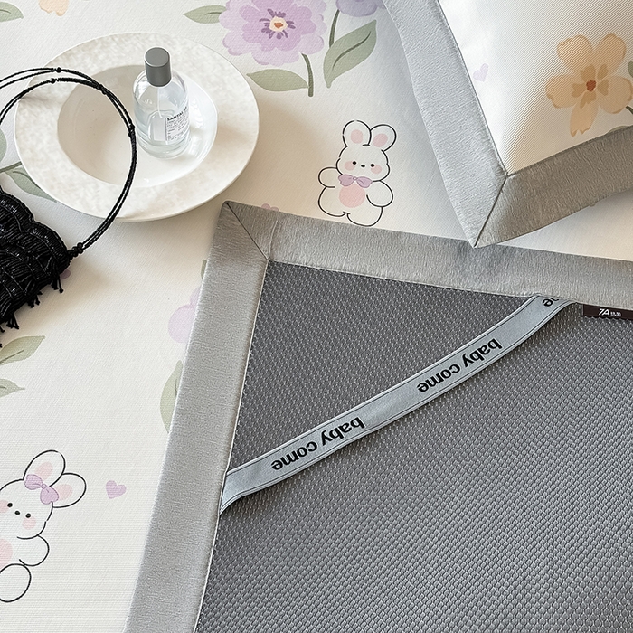 91家纺网 家纺一手货源 找家纺 懒猫家纺 2026新款高精密冰丝抗菌防螨床席床笠凉席 春日小兔床笠