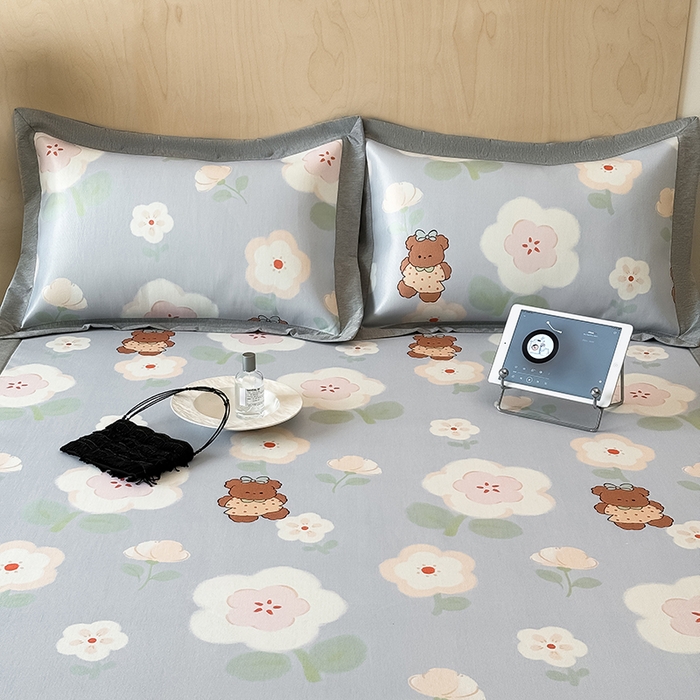 91家纺网 家纺一手货源 找家纺 懒猫家纺 2026新款高精密冰丝抗菌防螨床席床笠凉席 花间小熊床笠