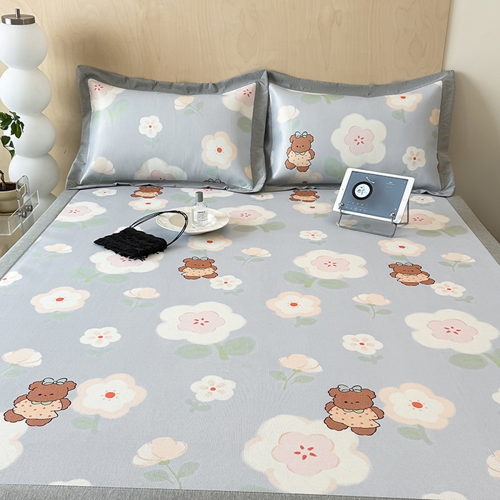 91家纺网 家纺一手货源 找家纺 懒猫家纺 2026新款高精密冰丝抗菌防螨床席床笠凉席 花间小熊床笠