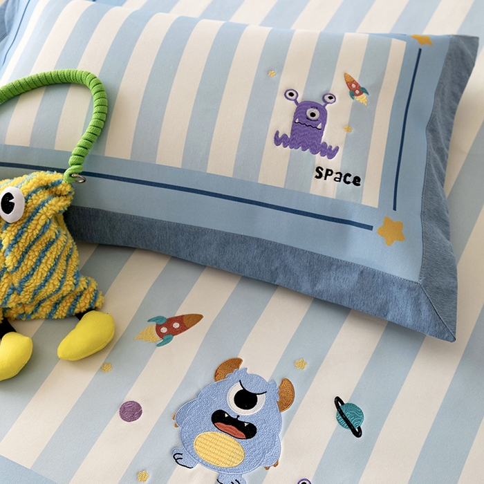 91家纺网 家纺一手货源 找家纺 懒猫家纺 2026新款1200D冰丝印花刺绣凉席床笠款床席款 怪兽星球-床席款