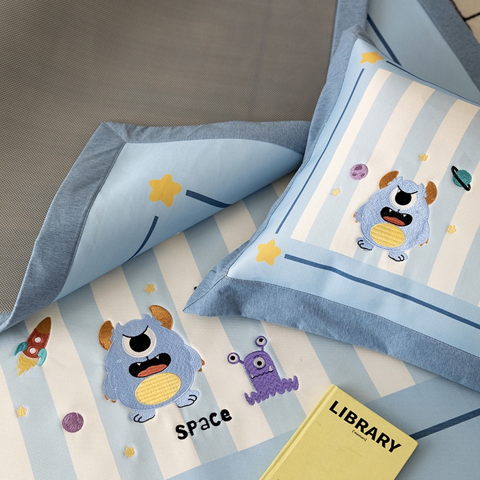 91家纺网 家纺一手货源 找家纺 懒猫家纺 2026新款1200D冰丝印花刺绣凉席床笠款床席款 怪兽星球-床席款