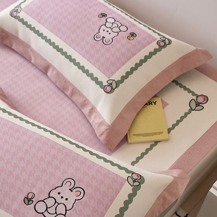 91家纺网 家纺一手货源 找家纺 懒猫家纺 2026新款1200D冰丝印花刺绣凉席床笠款床席款 花园小兔-床席款