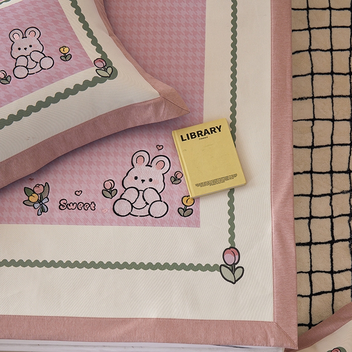 91家纺网 家纺一手货源 找家纺 懒猫家纺 2026新款1200D冰丝印花刺绣凉席床笠款床席款 花园小兔-床席款