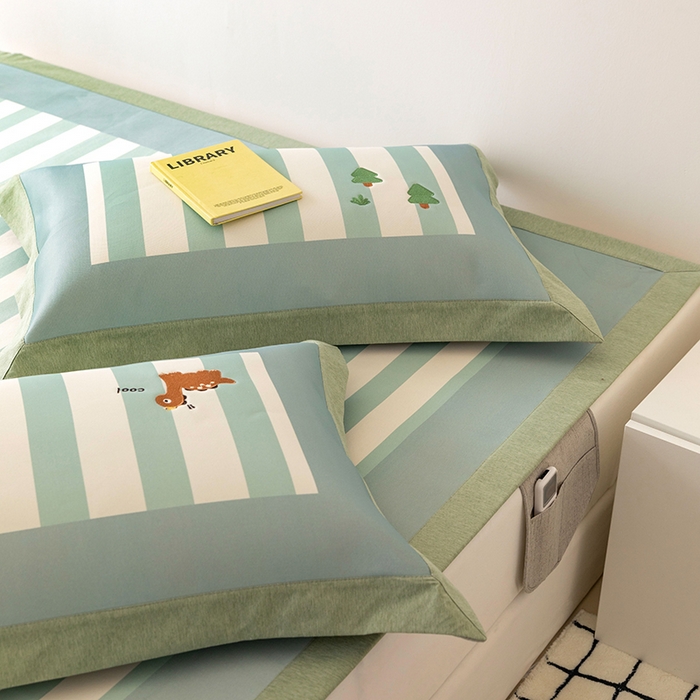 91家纺网 家纺一手货源 找家纺 懒猫家纺 2026新款1200D冰丝印花刺绣凉席床笠款床席款 酷酷恐龙-床席款