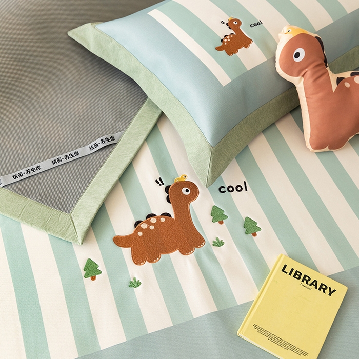 91家纺网 家纺一手货源 找家纺 懒猫家纺 2026新款1200D冰丝印花刺绣凉席床笠款床席款 酷酷恐龙-床席款