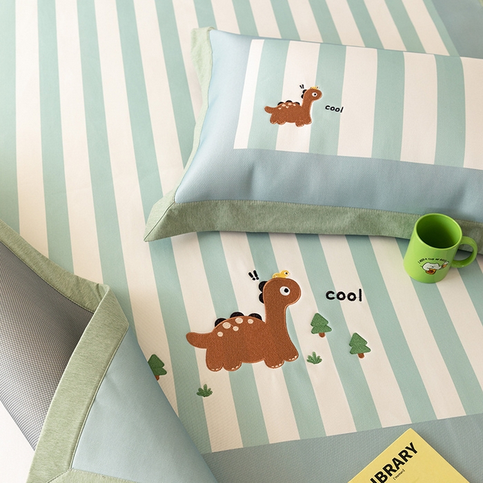 91家纺网 家纺一手货源 找家纺 懒猫家纺 2026新款1200D冰丝印花刺绣凉席床笠款床席款 酷酷恐龙-床席款