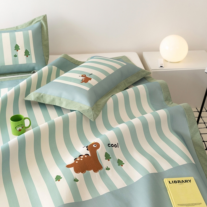 91家纺网 家纺一手货源 找家纺 懒猫家纺 2026新款1200D冰丝印花刺绣凉席床笠款床席款 酷酷恐龙-床席款