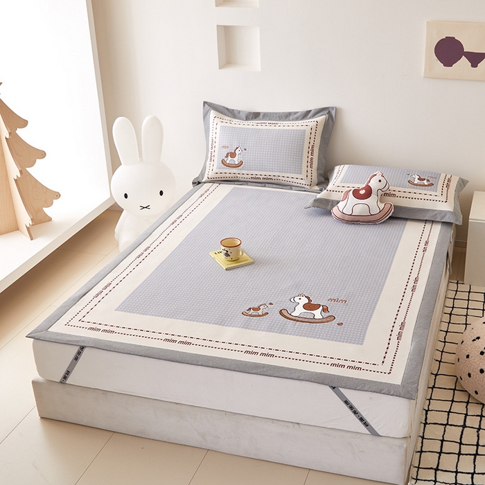 91家纺网 家纺一手货源 找家纺 懒猫家纺 2026新款1200D冰丝印花刺绣凉席床笠款床席款 摇摆木马-床席款